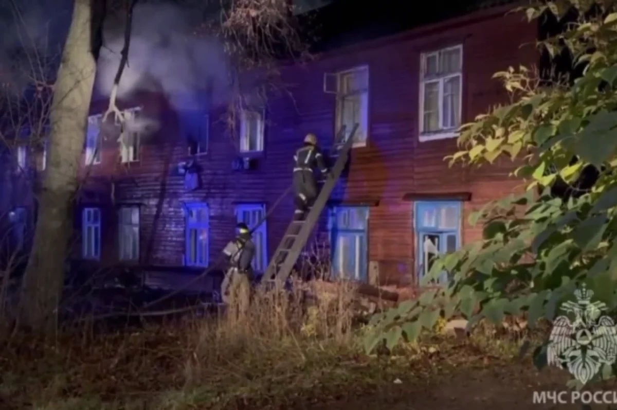 Расселенный дом загорелся на улице Усиевича в Нижнем Новгороде