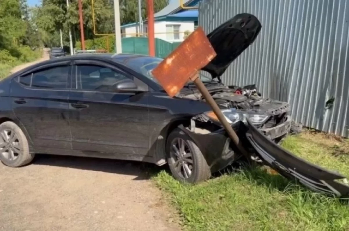 Водитель легковушки снес трубу в Вачском округе и был доставлен в больницу