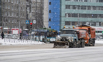 Нижегородские коммунальщики проводят цикличную уборку снега